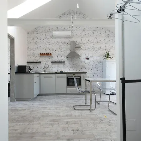 8x8 Tetőtér Appartement *